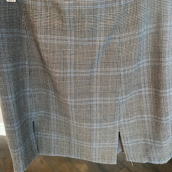 Aritzia Sunday Best Skirt - Picture 2 of 3